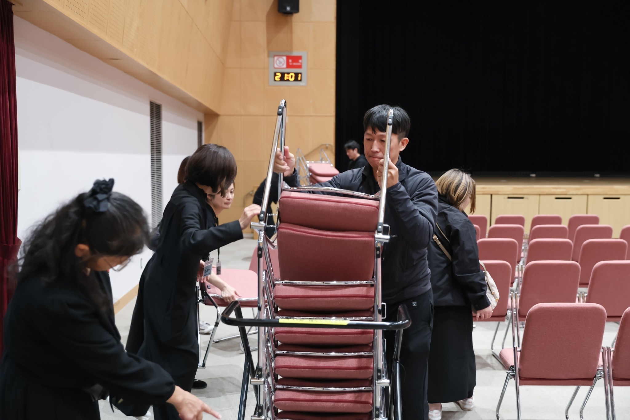 今日は、西野亮廣講演会のボランティアに参加しました